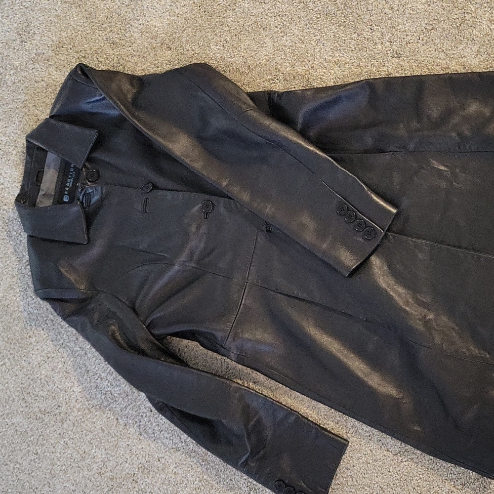 Women's leather jacket. Size Medium - Picture 2 of 3